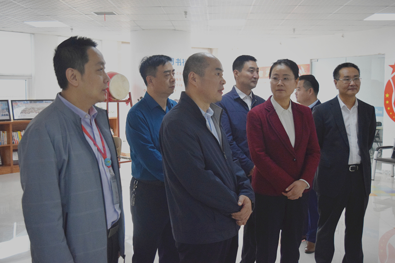 熱烈歡迎河南省委統(tǒng)戰(zhàn)部副部長梁險峰一行蒞臨安陽青峰網(wǎng)絡調研社會階層工作！